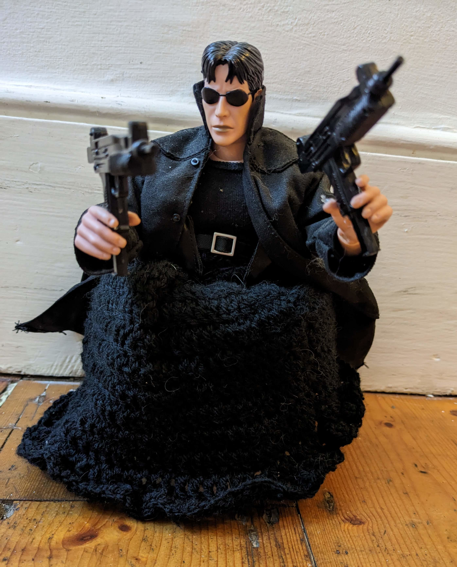 Neo toilet roll cover